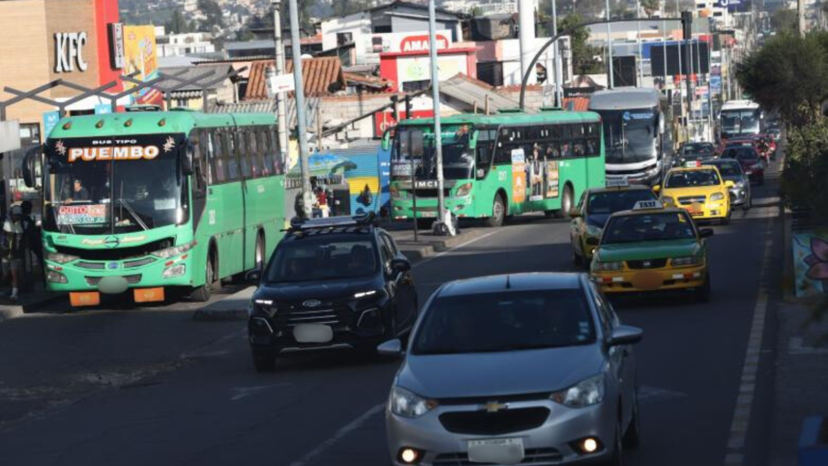 Los accidentes de buses en Ecuador no son hechos aislados: reflejan problemas de control, condiciones laborales y cultura vial.