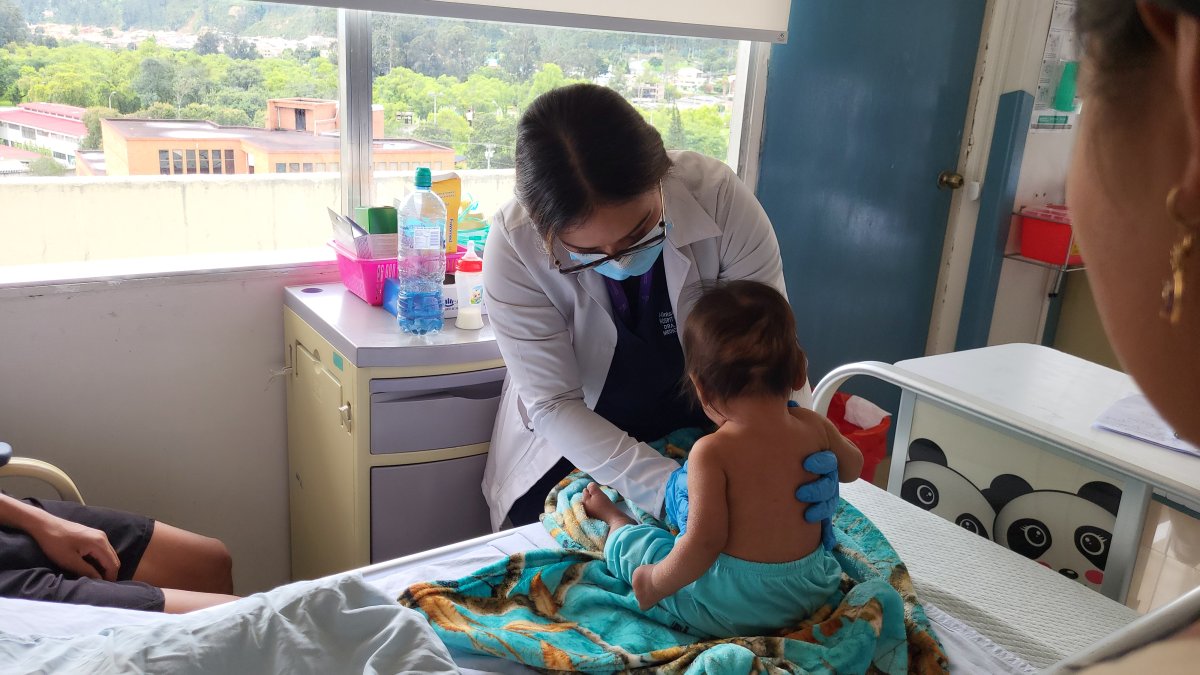 A más de la niña fallecida, hay otros infantes con los mismos problemas respiratorios.