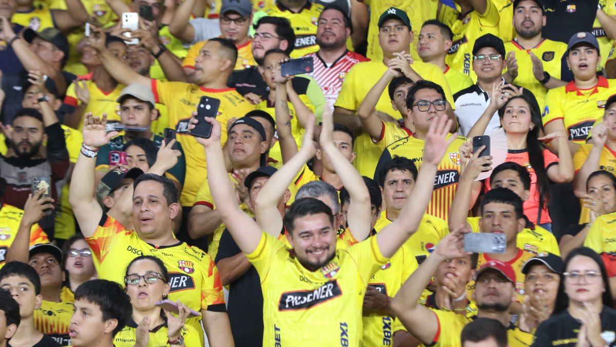 La hinchada de Barcelona SC le mete fe para el partido ante Boca Juniors.
