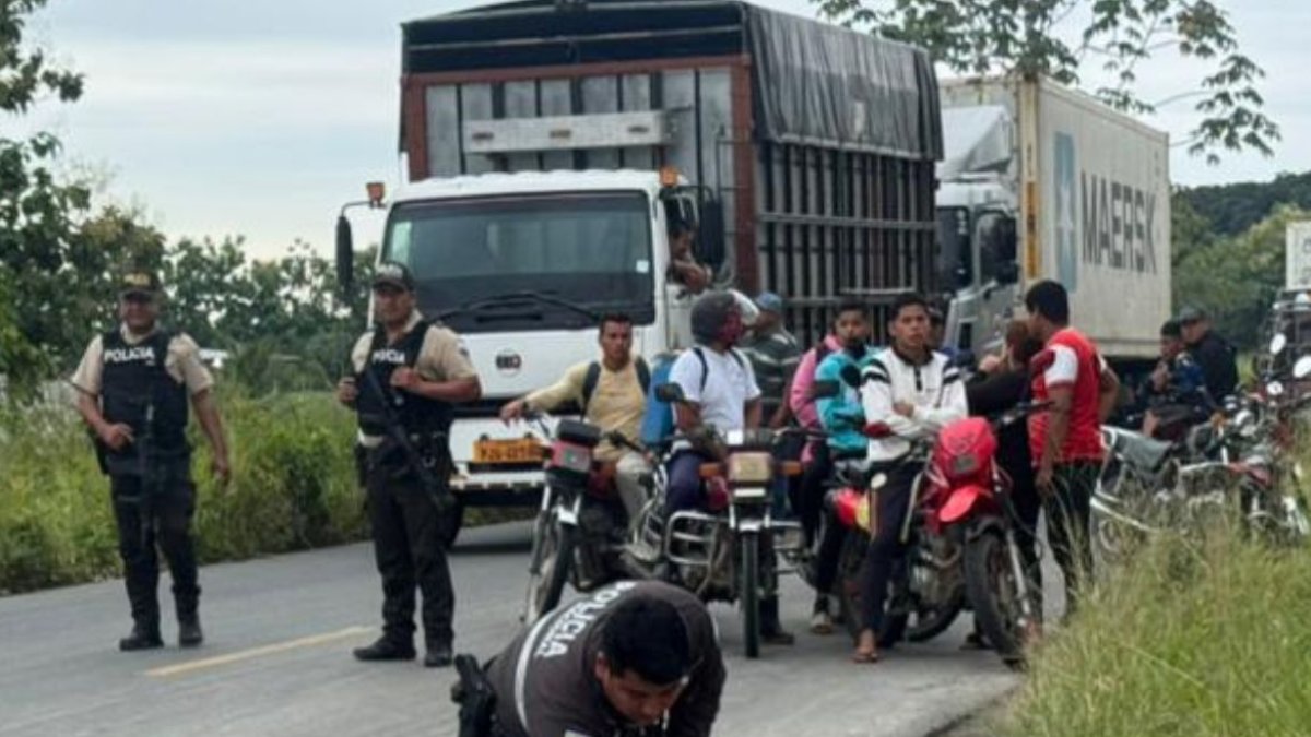 Los cuerpor fueron revisados por los agentes policiales.