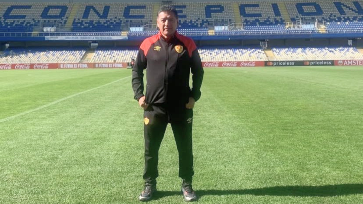 Sixto Vizuete, entrenador de fútbol ecuatoriano, en una imagen de 2024.