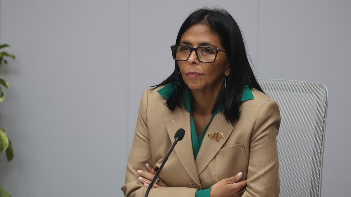 Delcy Rodríguez se mantiene en el poder tras expirar el plazo legal de su mandato interino