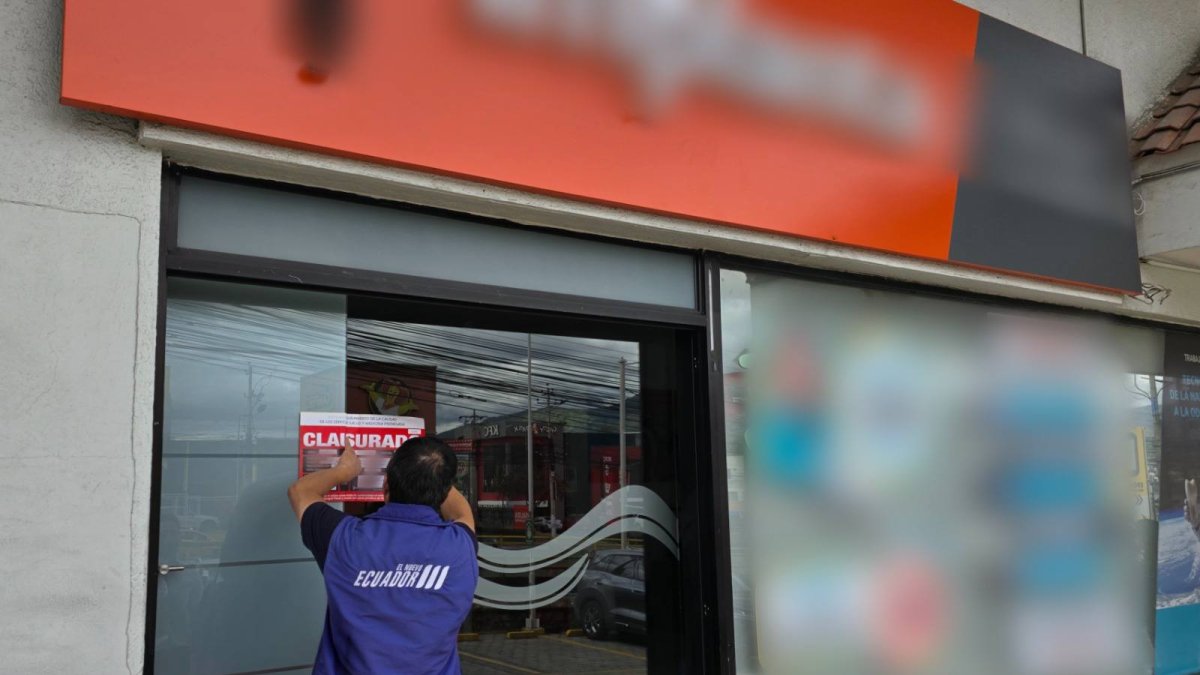 Funcionarios de la ACESS clausuraron provisionalmente la sede de Cumbayá.