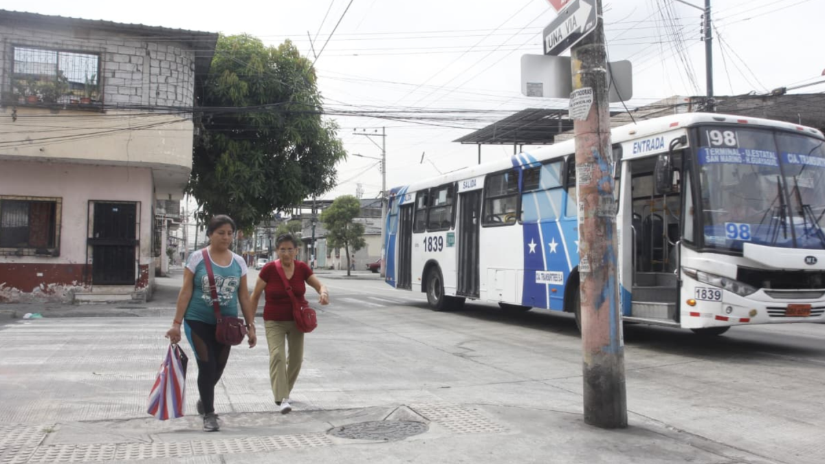 El muchacho fue baleado en la mitad de la calle Argentina.