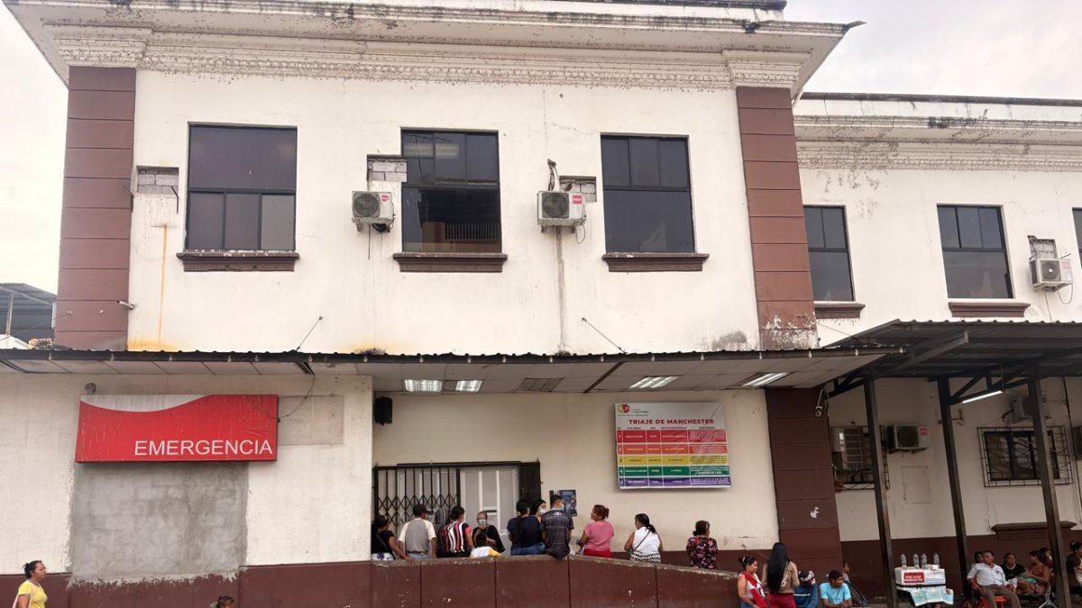 La joven fue llevada al hospital donde le practicaron una cesárea de emergencia y le retiraron al bebé sin vida.