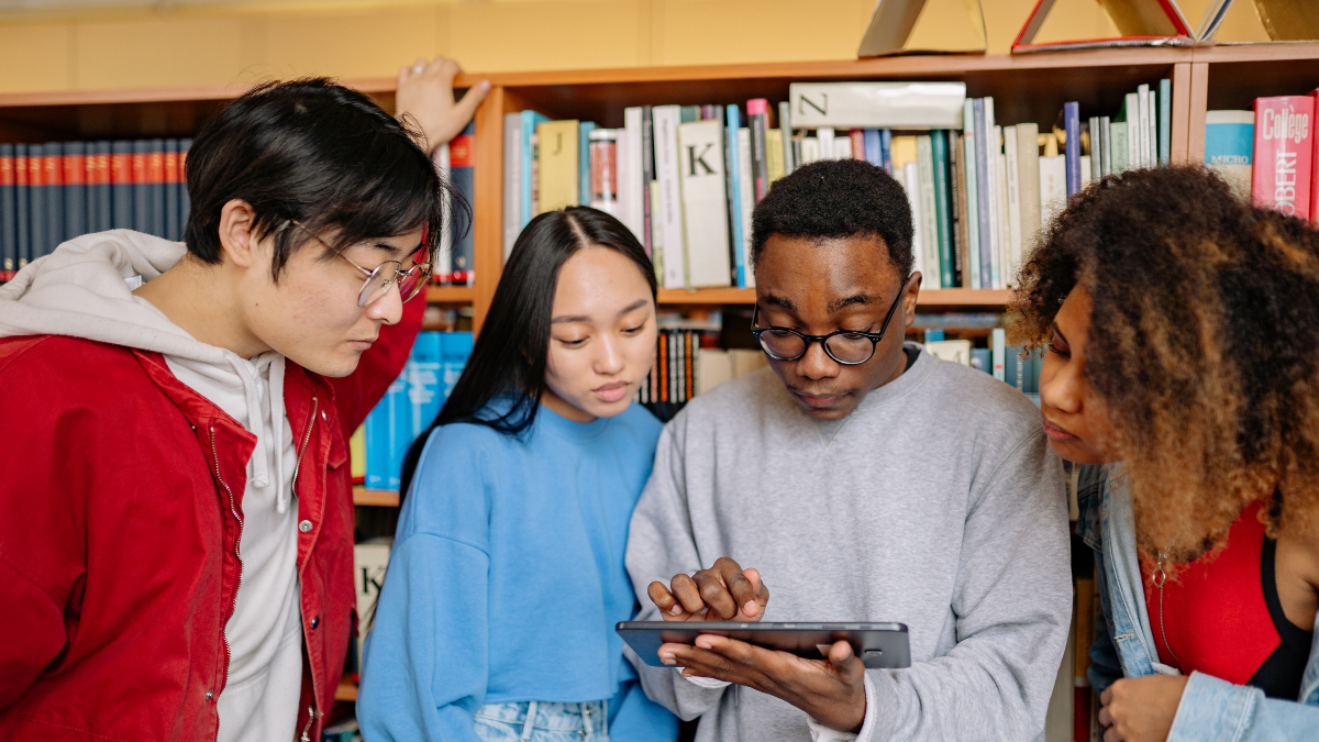 El humor autocrítico y los memes se imponen en TikTok como la nueva estrategia de las marcas para conectar con la Generación Z