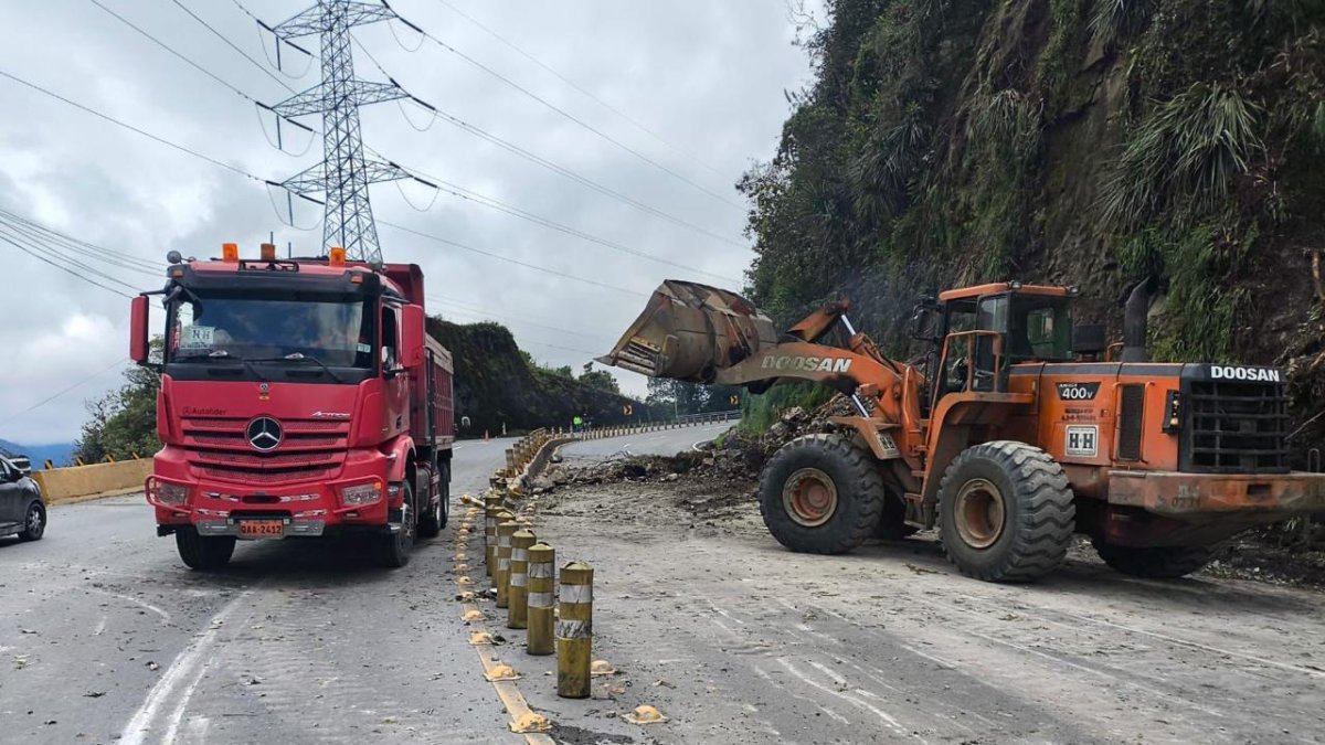 Trabajos de mantenimiento en una importante vía interprovincial del país obligan a un cierre temporal del tránsito vehicular.