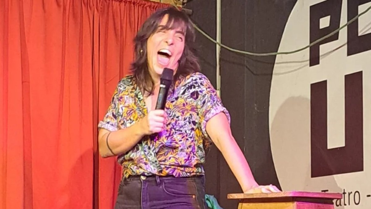 La humorista, de 37 años, está dedicada a crear contenido para sus redes y al stand-up. Confesó que se casa enamoradísima.