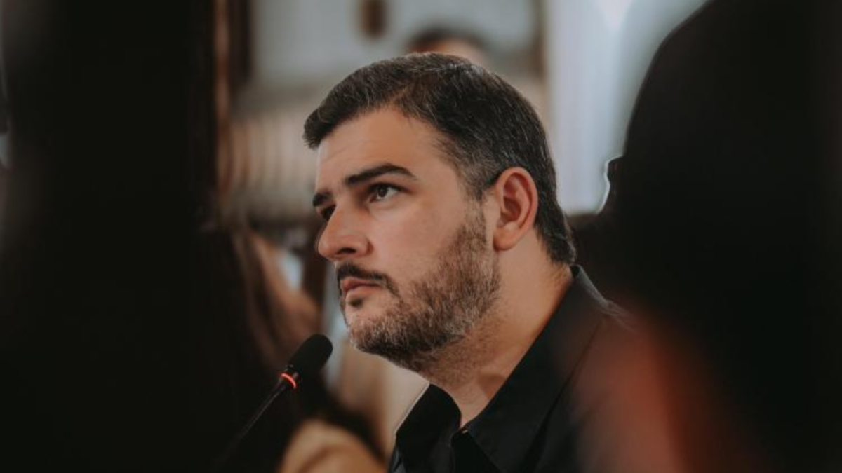 Aquiles Álvarez permanece ausente del cargo mientras se analiza su situación en el Municipio.