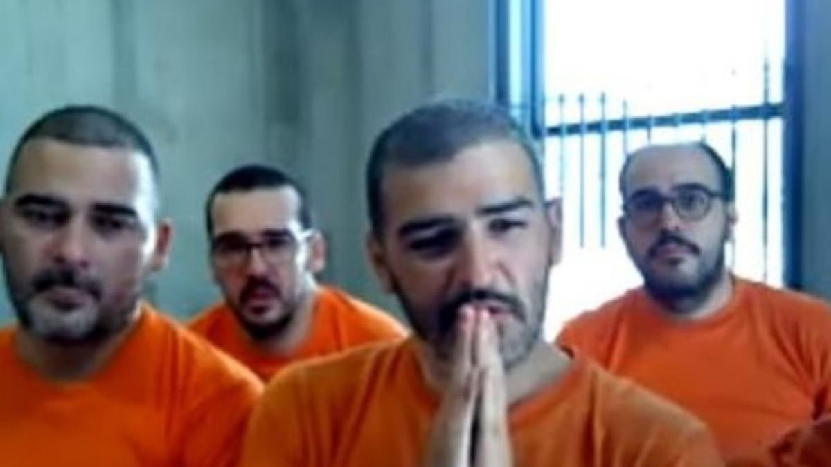 Un juez revocó la prisión preventiva a los hermanos Álvarez, pero Aquiles sigue detenido dentro del marco del caso Triple A.