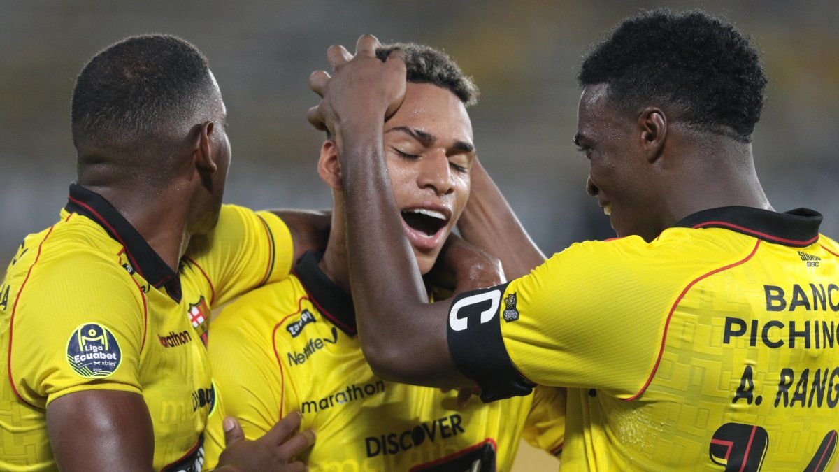 Jandry Gómez (c) anotó el prime gol de Barcelona SC en el duelo ante Leones FC.