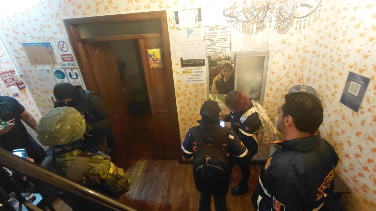 En un hostal ubicado cerca del puente del Guambra se hallaron varias irregularidades.