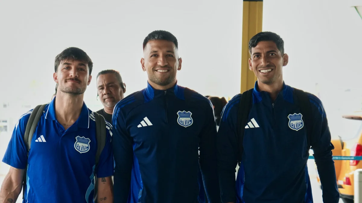 Luca Klimovich, Aníbal Leguizamón y José Cevallos jugadores de Emelec en Quito.
