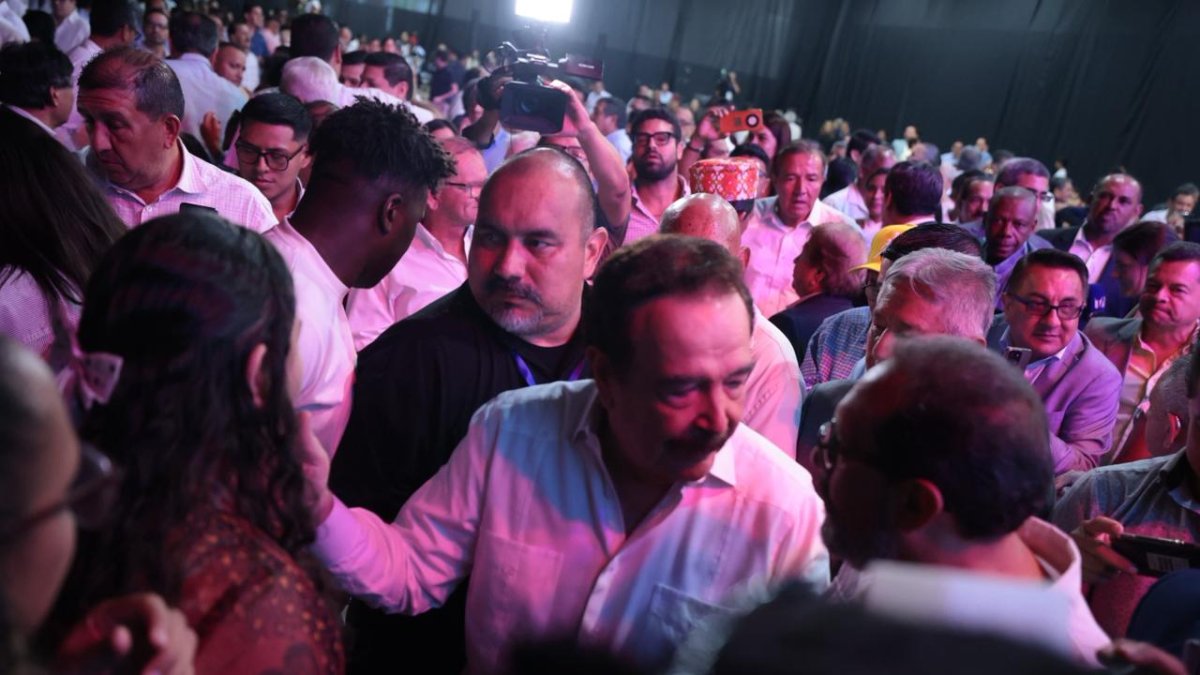 Jaime Nebot reaparece en evento público y aboga por que Guayaquil 