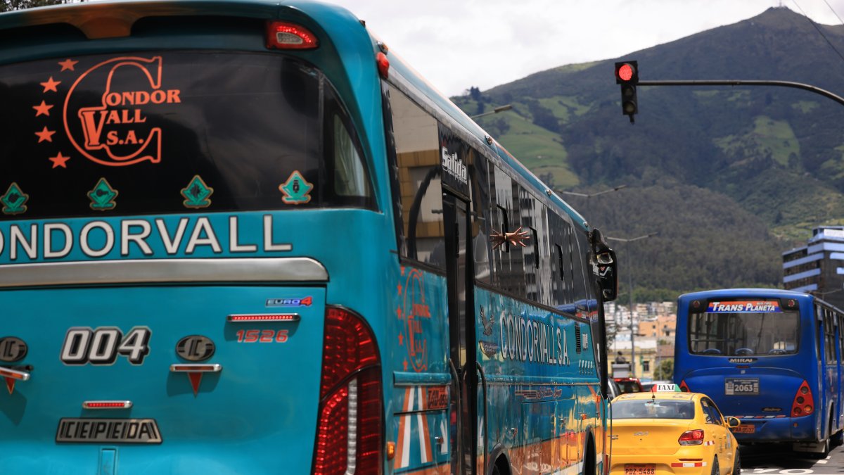 La imprudencia más frecuente de los conductores es pasarse la luz roja.