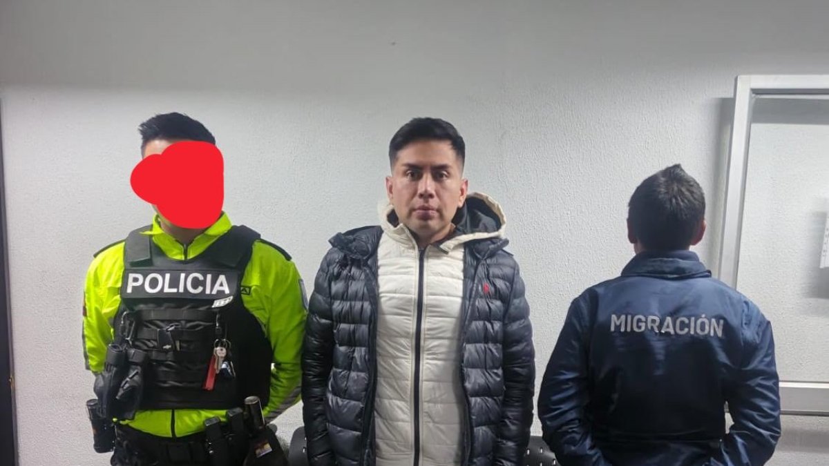 El funcionario Christian Quito Carpio intentó salir del país, según John Reimber, ministro del Interior.