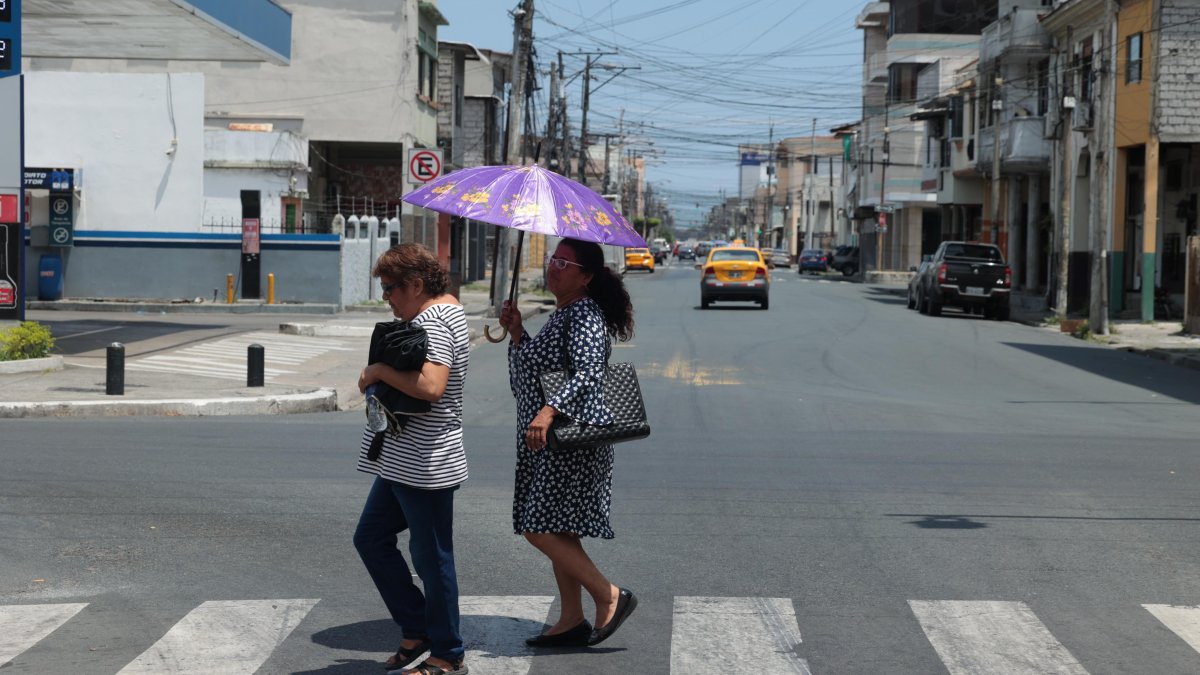 Guayaquil registra altas temperaturas durante la ola de calor en la Costa ecuatoriana, según alerta del INAMHI este 12 de abril.