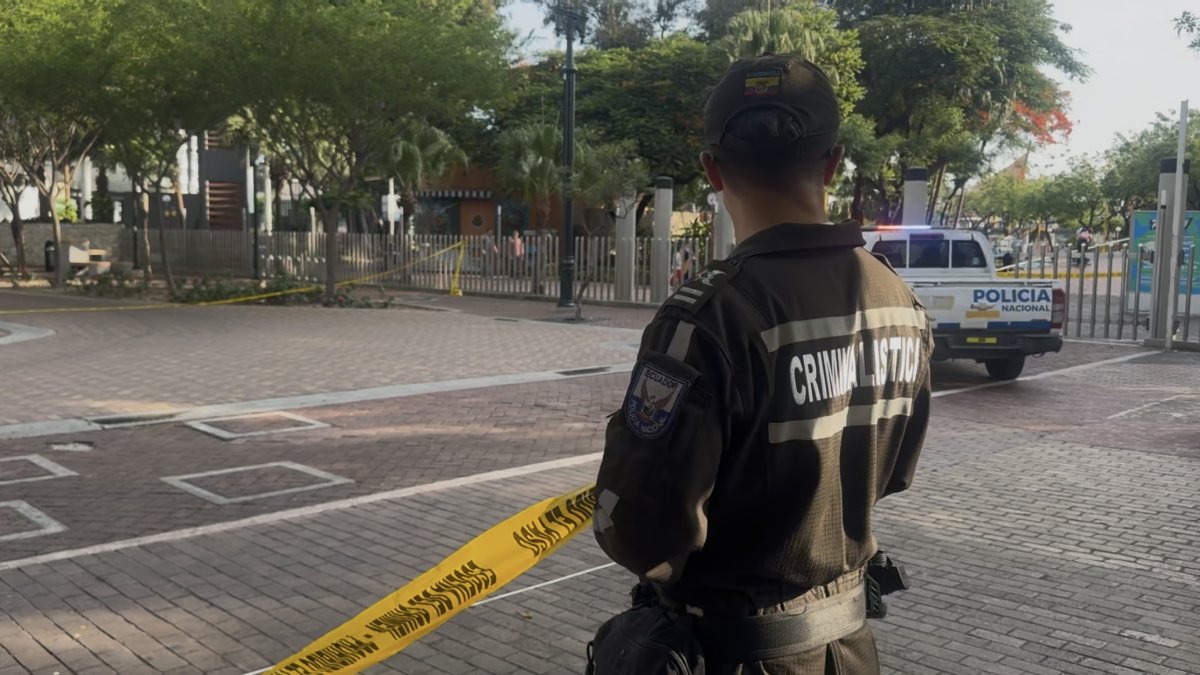 Hallan cadáver flotando en el estero Salado, cerca de la Universidad de Guayaquil
