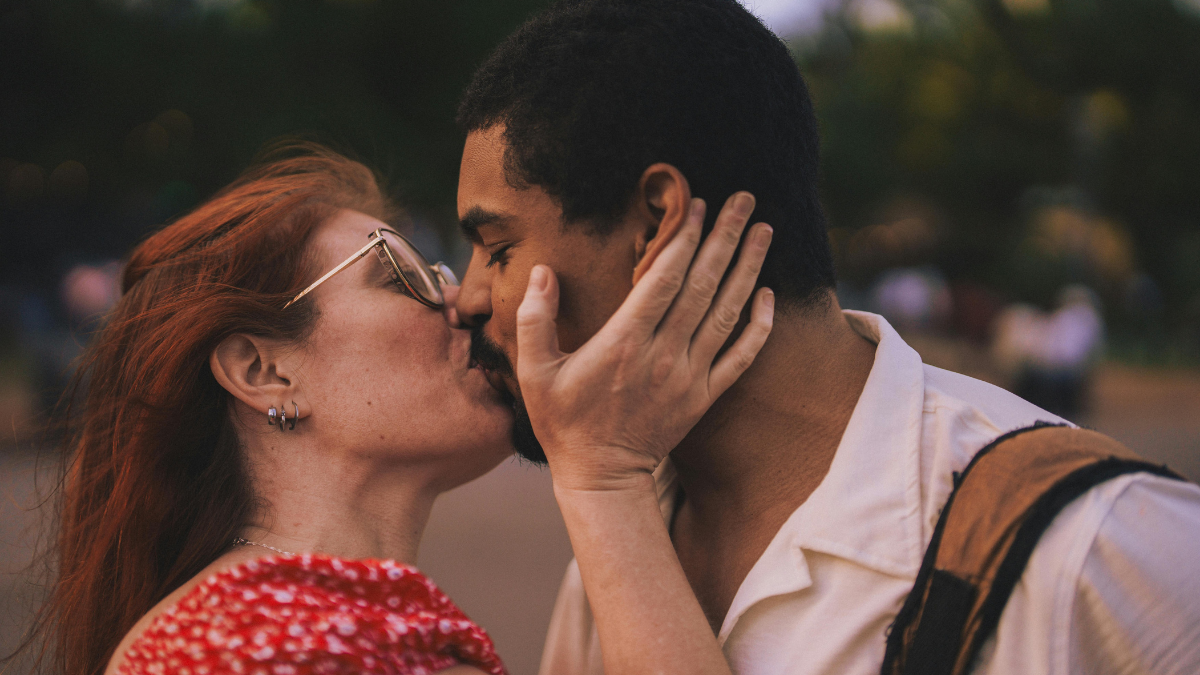 El beso más largo de la historia, de casi 59 horas, dio origen a una celebración mundial cada 13 de abril