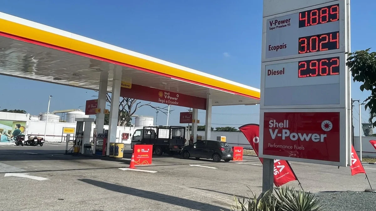 El precio de la gasolina alcanzó los $3 en algunas estaciones de servicio en abril del 2026.