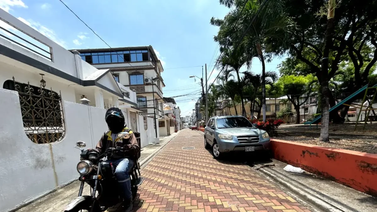 En varios sectores de Guayaquil no hubo suministro eléctrico por más de 10 horas entre el 12 y 13 de abril del 2026.