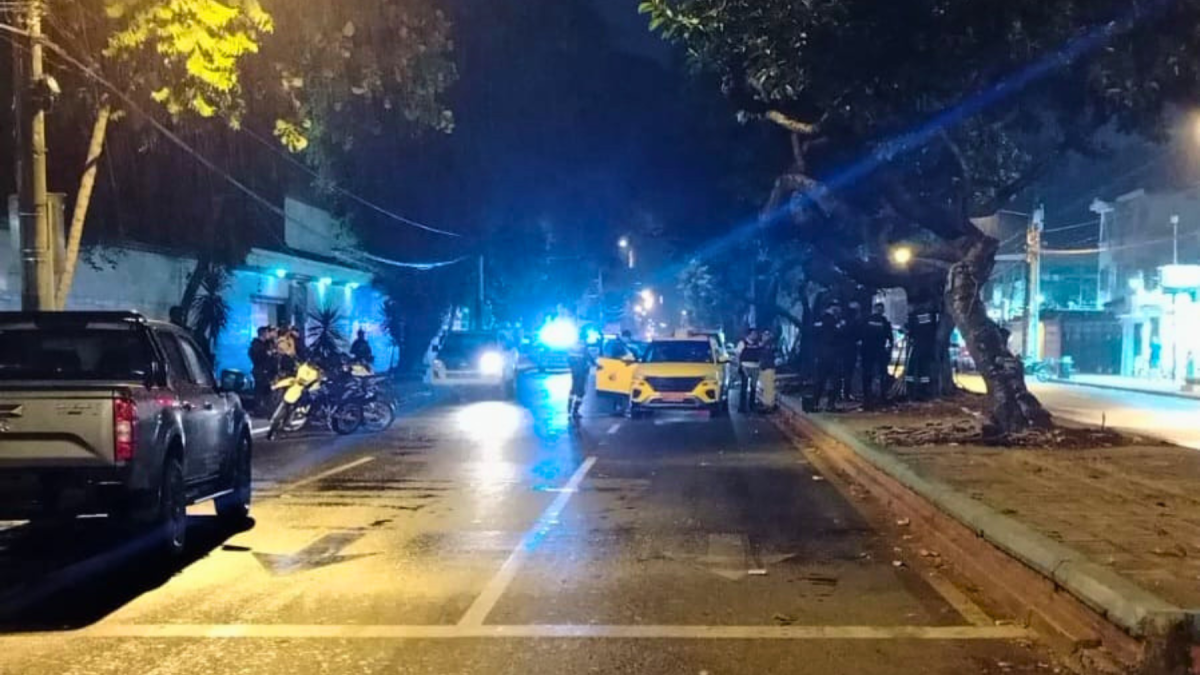 Vista del sitio del enfrentamiento armado registrado la noche del suceso en el centro de Guayaquil.