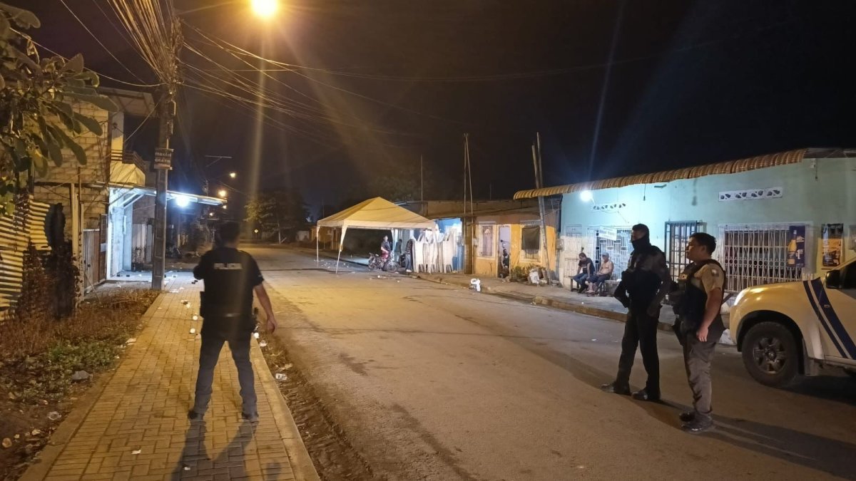 Escena del crimen del sitio en el que fueron interceptadas las víctimas tras comprar comida.