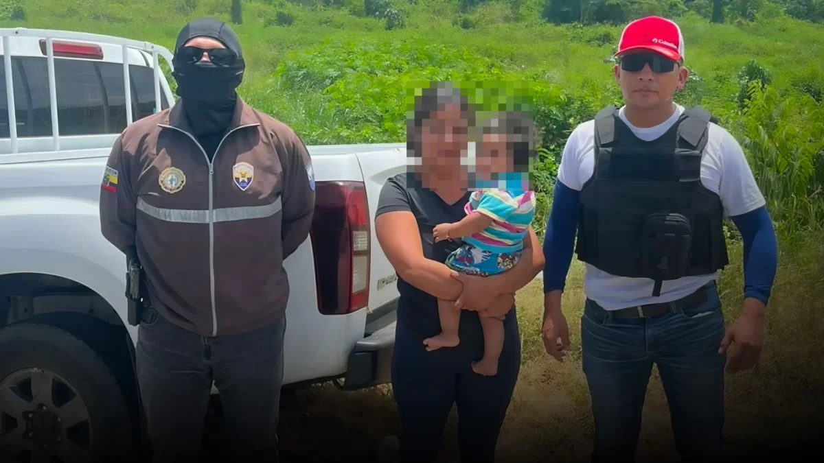 La niña de un año fue encontrada en un inmueble rústico junto a la mujer que la cuidaba.