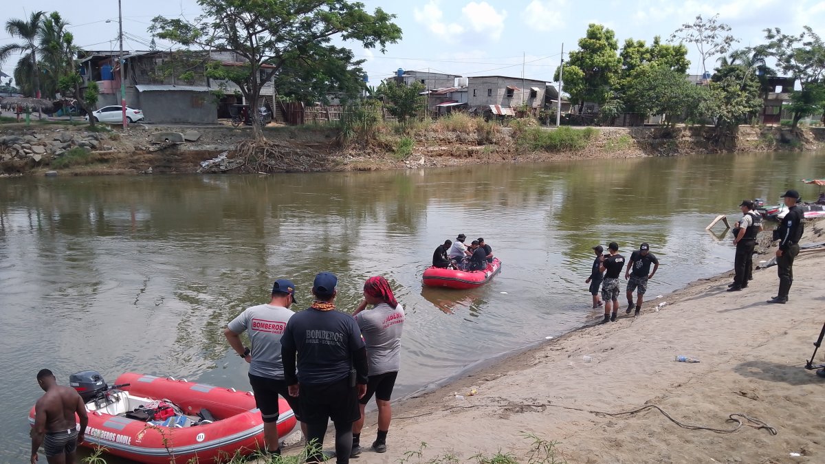 Después de varias horas de búsqueda encontraron el cadáver en el río Vinces.