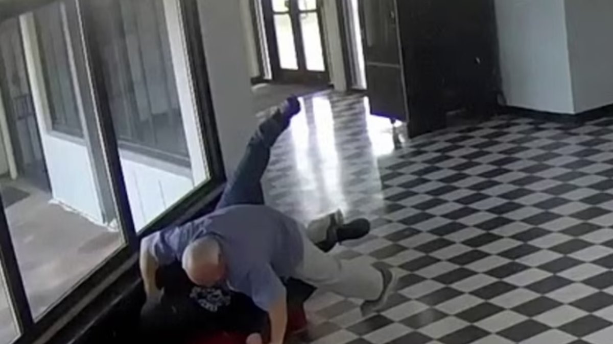 El atacante confesó que planeaba matar a estudiantes y suicidarse. Fue reducido tras disparar contra el rector.