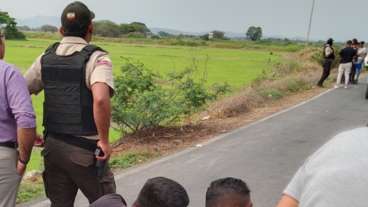 El cuerpo estaba en una zona desolada y lo dejaron con un pedazo de cartón en el que habían escrito un mensaje.