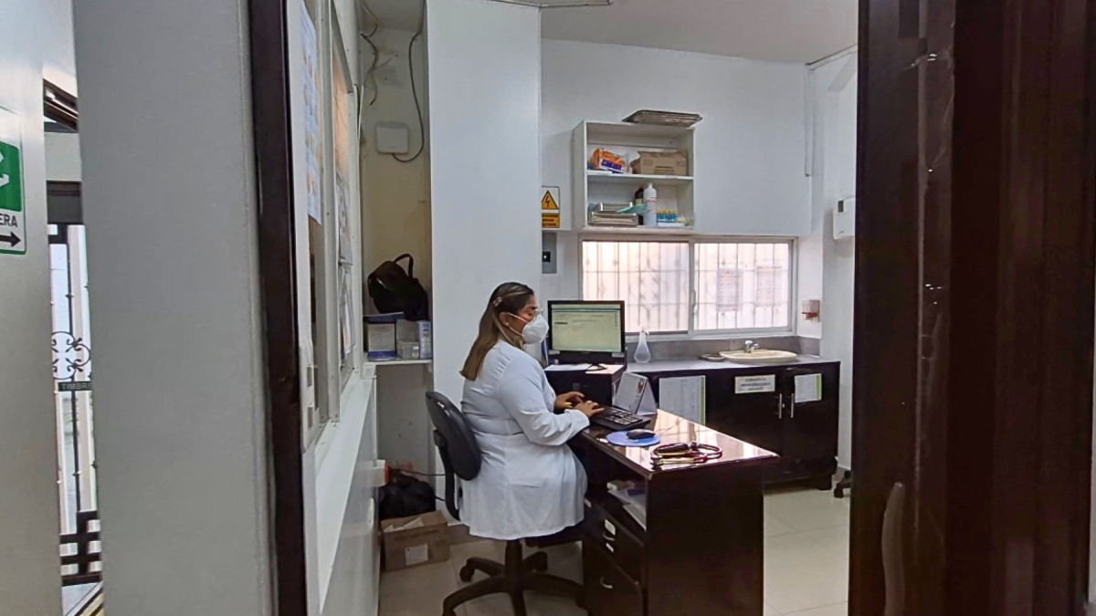 Clínicas externas reportan caída drástica de pacientes pese a tener capacidad disponible.