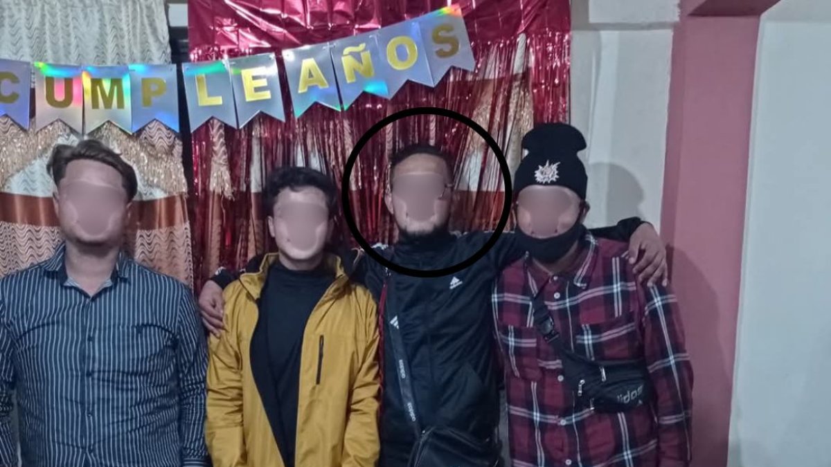 El cumpleañero (imagen dentro del círculo) recibió una puñalada en el abdomen.