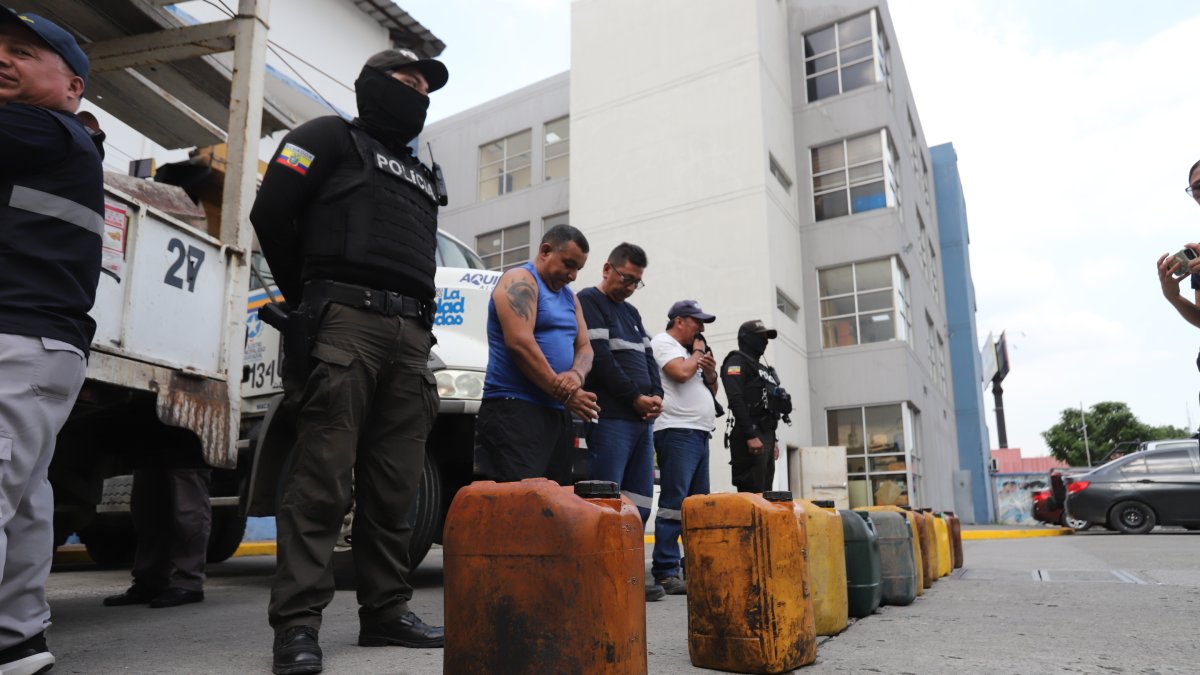 La volqueta de Obras Públicas del Municipio de Guayaquil fue interceptada en las calles 42 y la P.