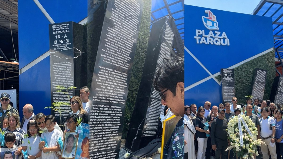 Manta conmemora los 10 años del 16A con memorial, homenajes y testimonios de dolor