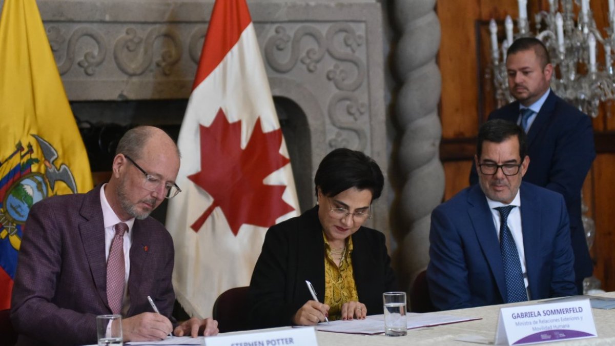 El convenio beneficia directamente a 16.000 ecuatorianos residentes en Canadá y a 3.000 canadienses que hacen vida en Ecuador