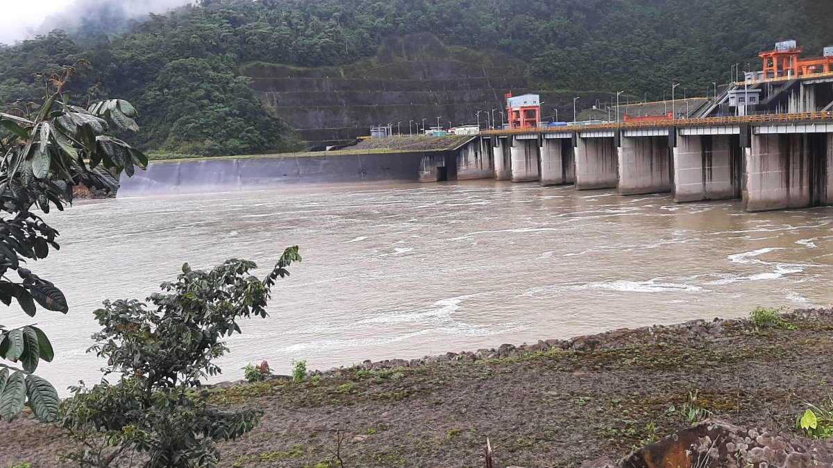La hidroeléctrica se ubica entre dos provincias: Napo y Sucumbíos.
