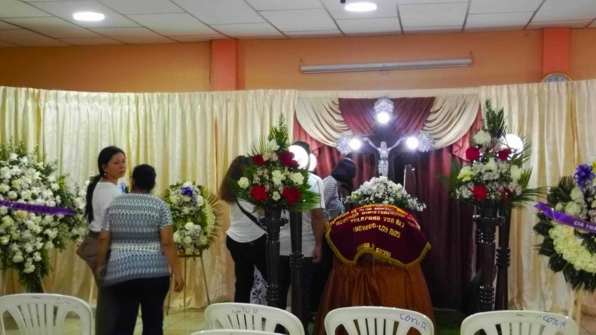 En la sede de la cooperativa Cotur se llevó a cabo el velorio de Darwin Bajaña.