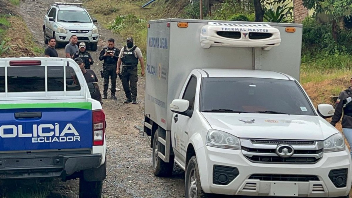 Cuerpo sin identificar fue hallado en una calle de tierra del bloque 5 de la cooperativa Balerio Estacio, en el noroeste de Guayaquil, durante la mañana del domingo.