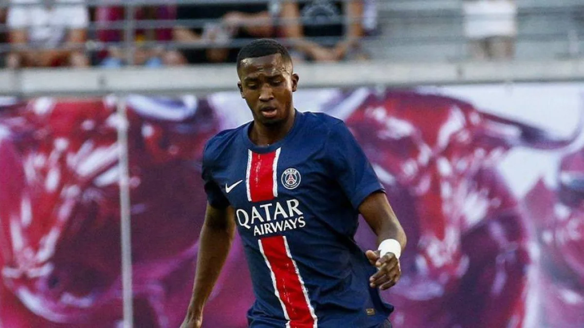 PSG vs Lyon hoy EN VIVO: Willian Pacho lidera la defensa en duelo clave de Ligue 1