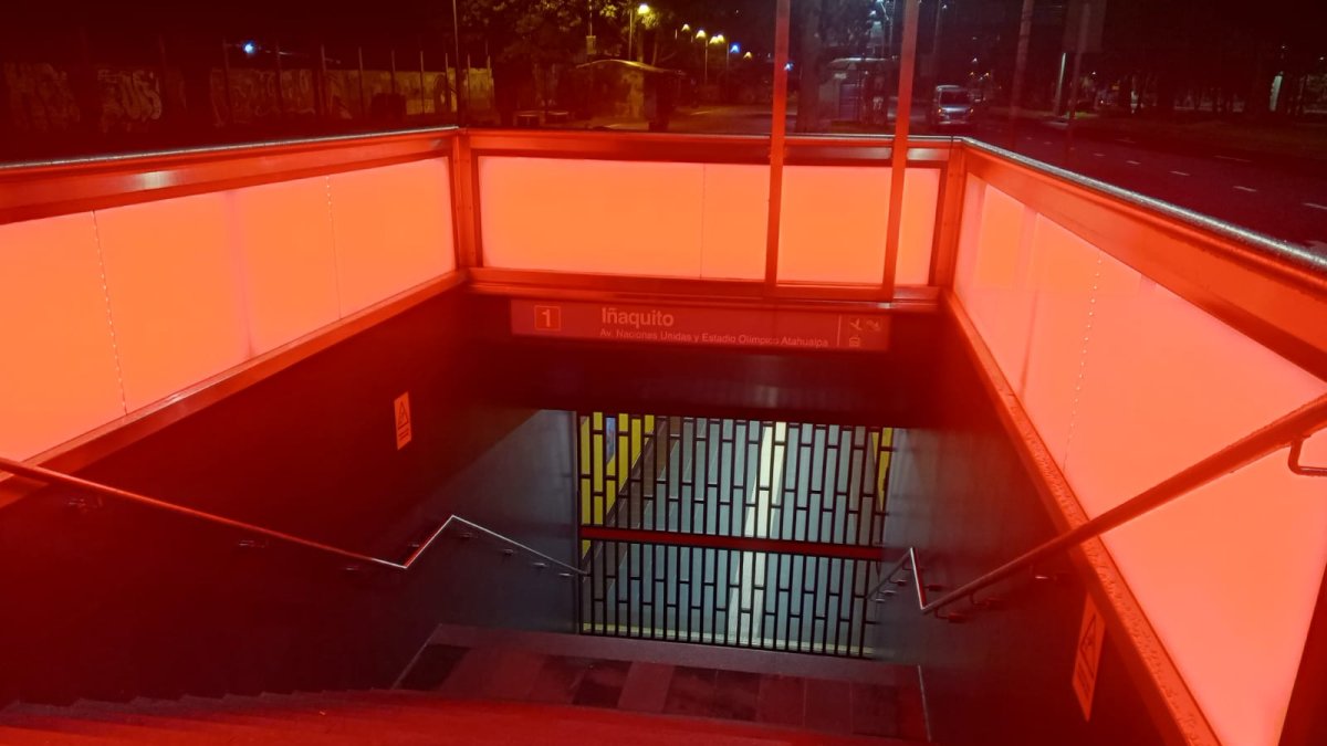 Las paradas del metro de Quito están cerradas