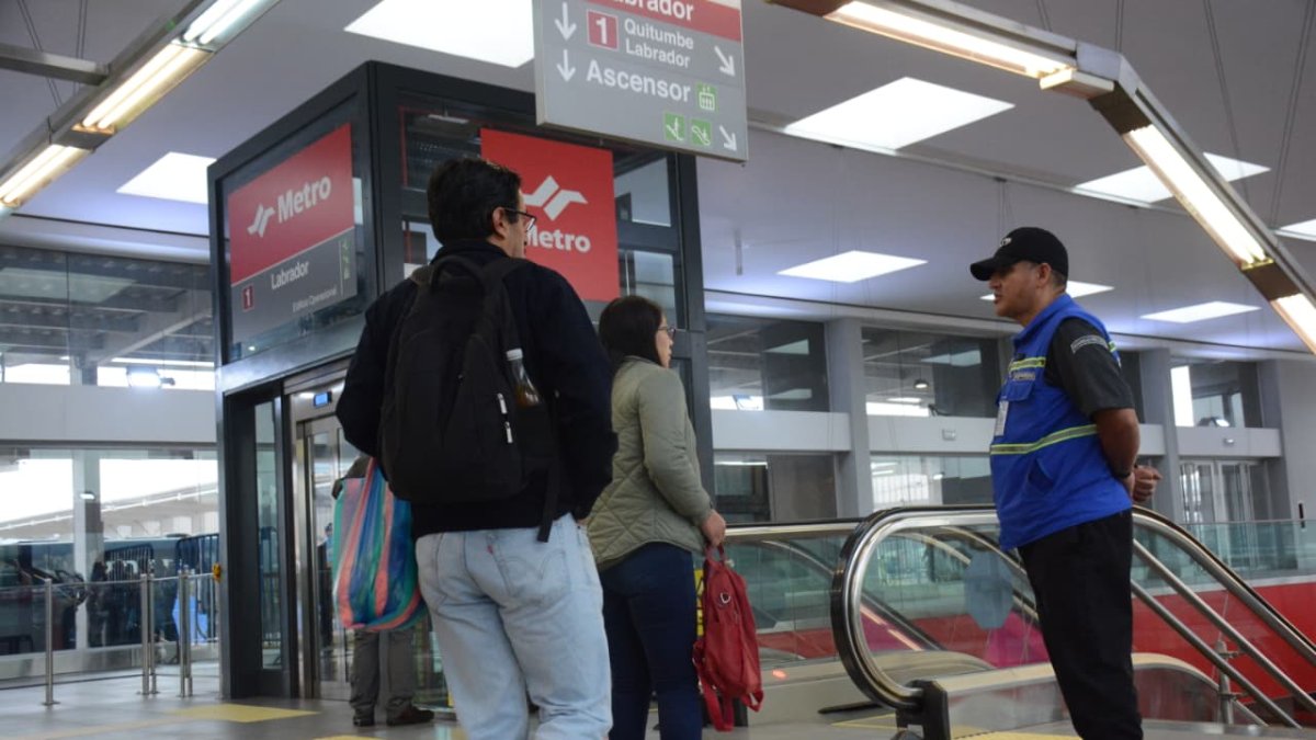 Los pasajeros tuvieron que tomar otros transportes por el cierre.