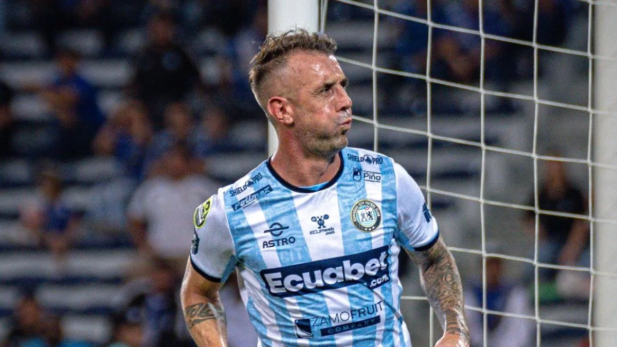 Damián Díaz se mandó dos goles con el Guayaquil City al Emelec.