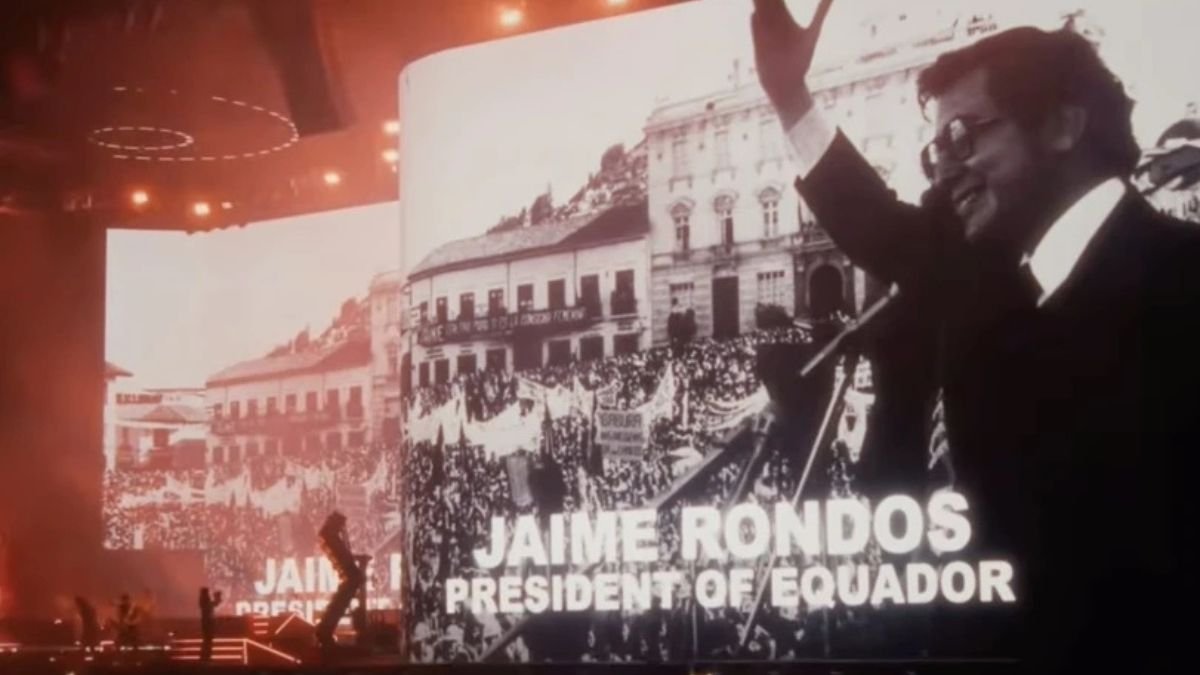 La banda The Strokes proyectó la imagen del expresidente Jaime Roldós durante su show en el festival Coachella 2026.