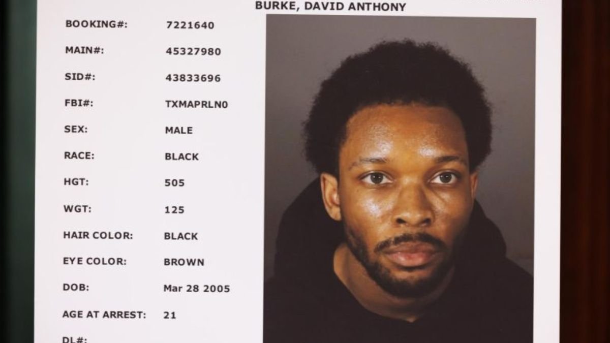 El cantante David Anthony Burke, conocido como d4vd, enfrenta una acusación formal por el asesinato de una menor en Los Ángeles.