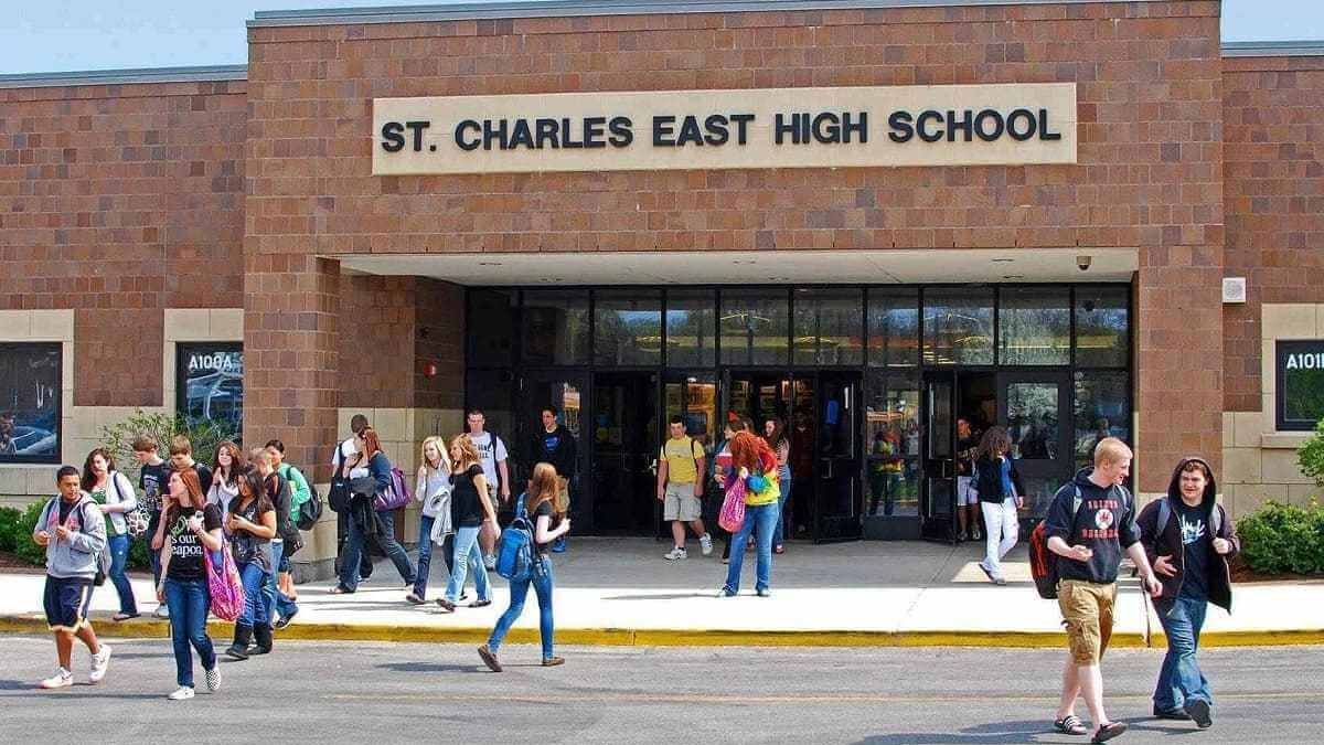 Los educadores seleccionados serán contratados a tiempo completo para impartir clases en niveles que abarcan desde preescolar hasta secundaria