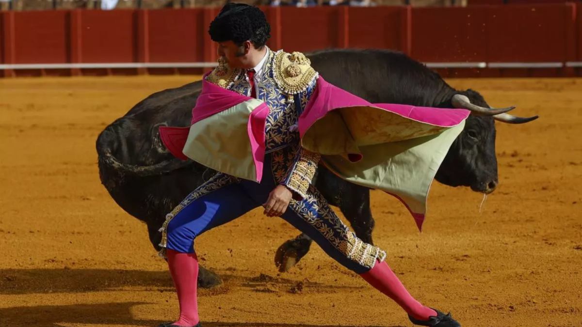 Morante fue trasladado al hospital tras ser operado en la enfermería de la plaza