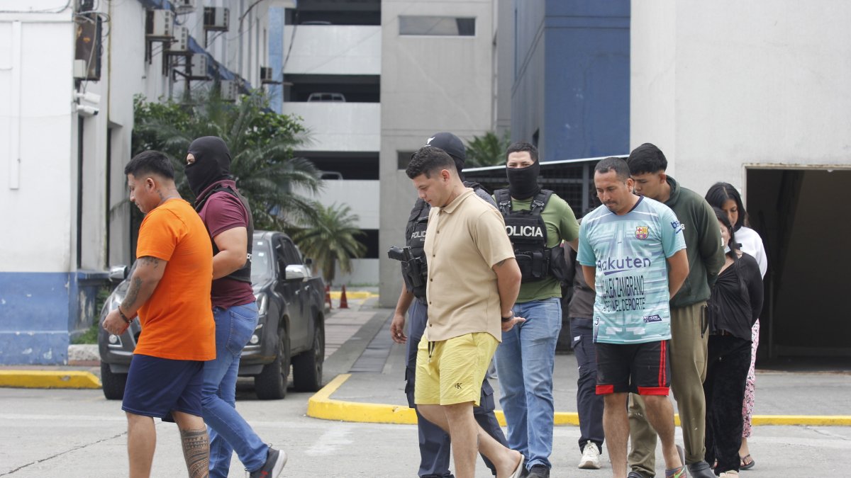 Los sospechosos son cuatro hombres y dos mujeres.