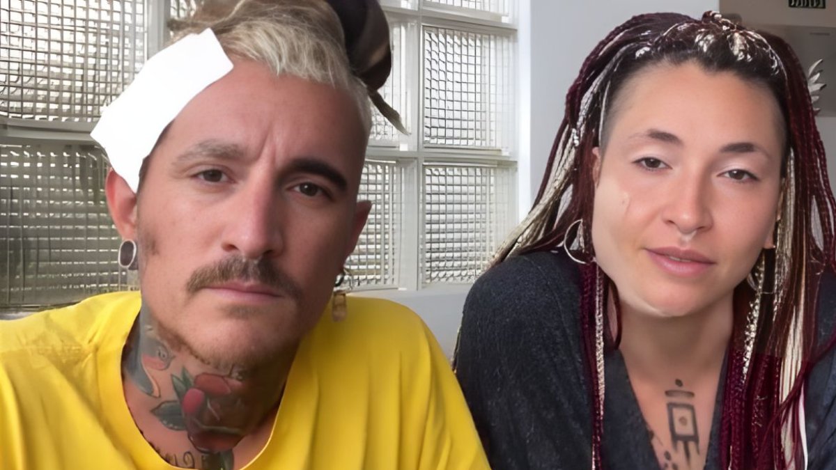 Los dos extranjeros grabaron un video para pedir ayuda económica.