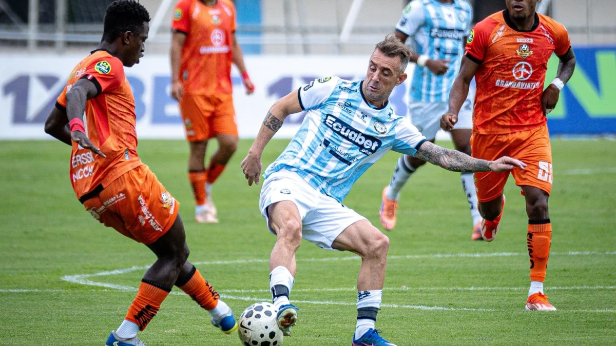 Damián Díaz, jugador de Guayaquil City, en el duelo contra Libertad.